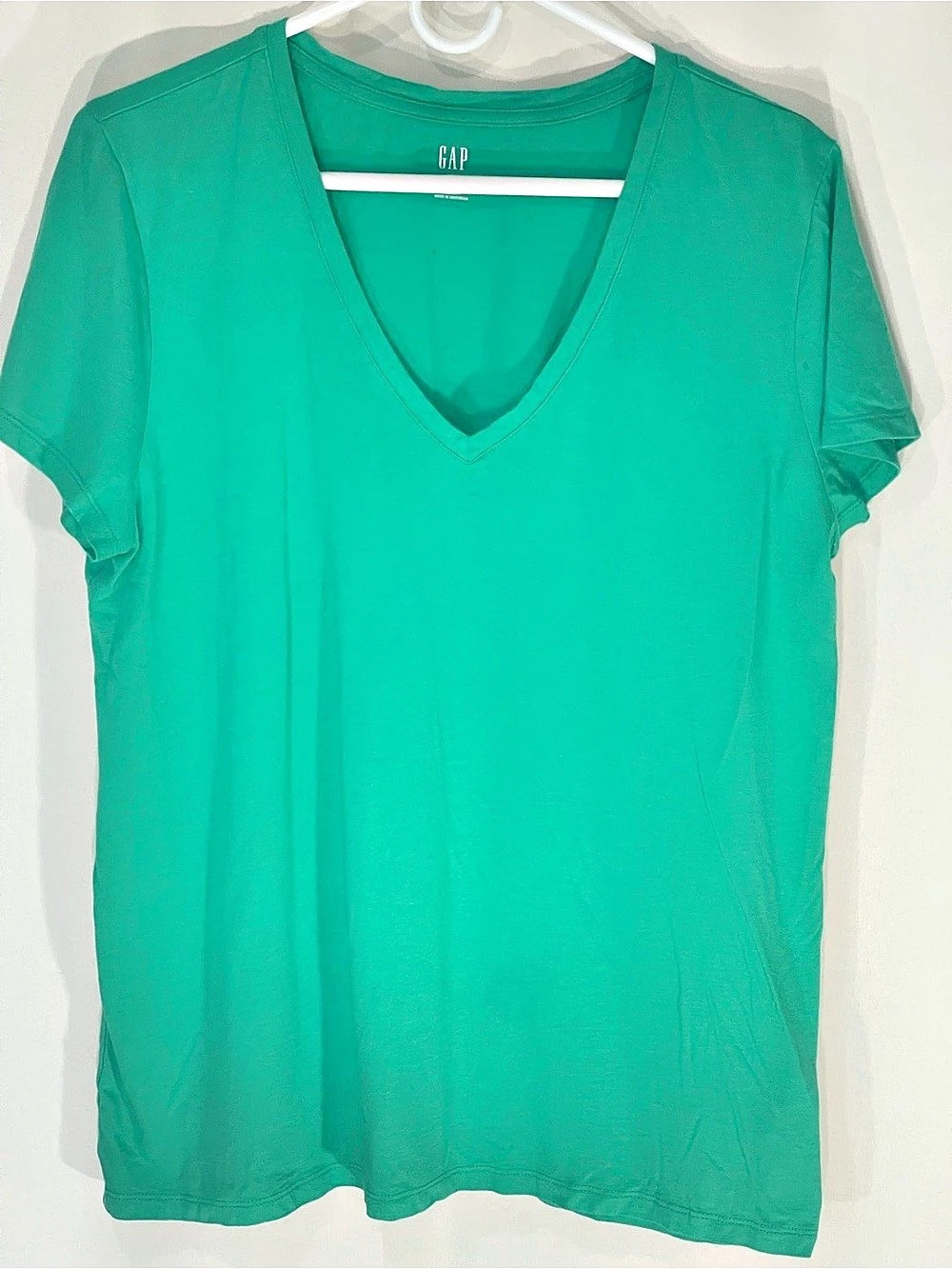 GAP Favorite V-Neck Tee Short Sleeve V-Neck in Green XL